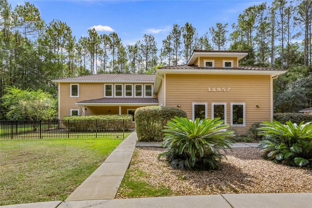 For Sale: $549,900 (3 beds, 2 baths, 2410 Square Feet)