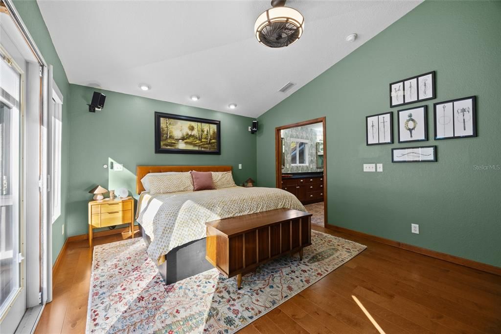 For Sale: $549,900 (3 beds, 2 baths, 2410 Square Feet)