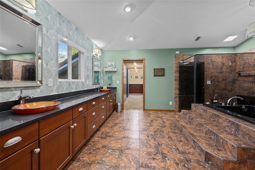 For Sale: $549,900 (3 beds, 2 baths, 2410 Square Feet)