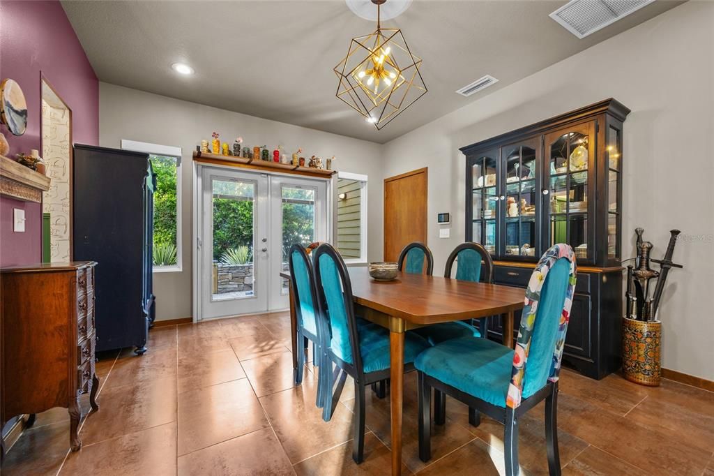 For Sale: $549,900 (3 beds, 2 baths, 2410 Square Feet)