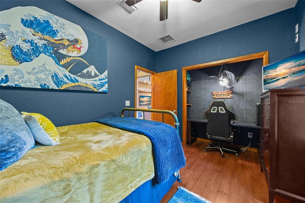 For Sale: $549,900 (3 beds, 2 baths, 2410 Square Feet)