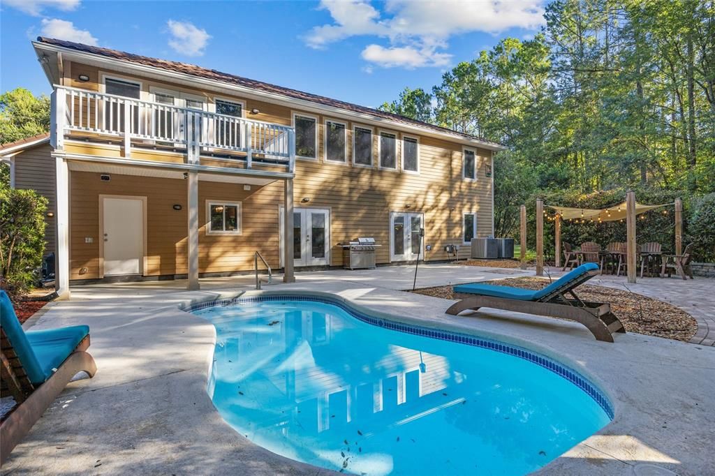 For Sale: $549,900 (3 beds, 2 baths, 2410 Square Feet)