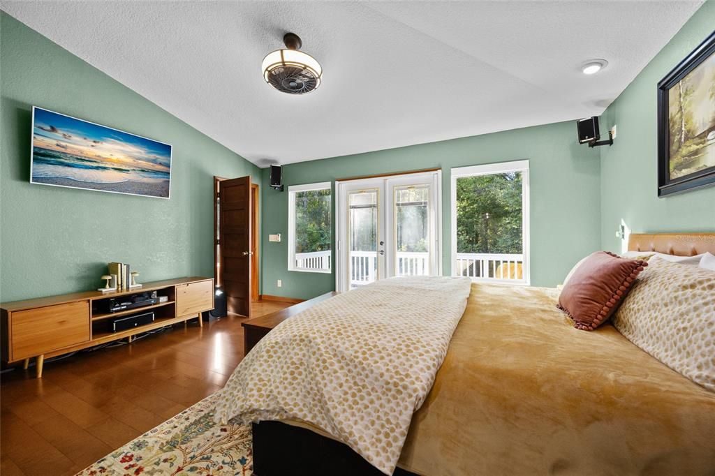 For Sale: $549,900 (3 beds, 2 baths, 2410 Square Feet)