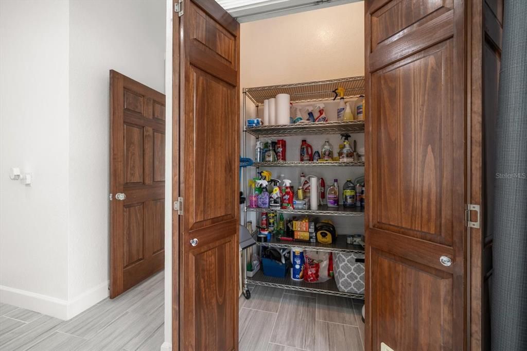 Под контрактом: $1,299,000 (4 спален, 2 ванн, 2846 Квадратных фут)