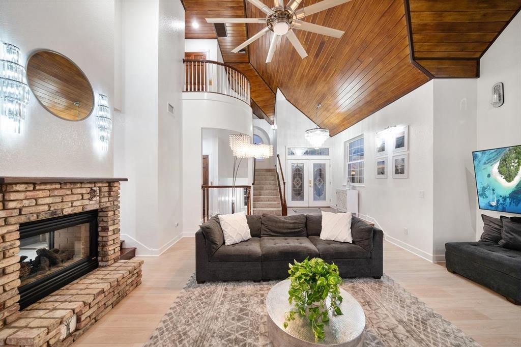 Под контрактом: $1,299,000 (4 спален, 2 ванн, 2846 Квадратных фут)