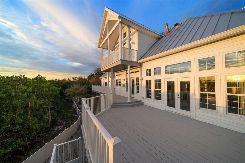 Под контрактом: $1,299,000 (4 спален, 2 ванн, 2846 Квадратных фут)