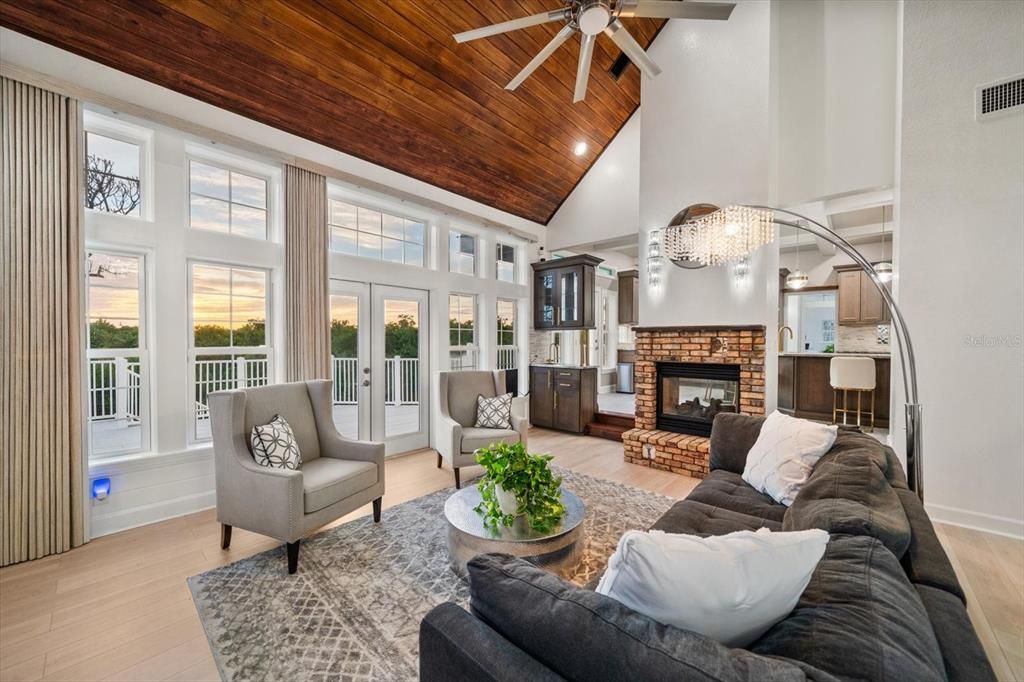 Под контрактом: $1,299,000 (4 спален, 2 ванн, 2846 Квадратных фут)