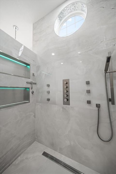 Под контрактом: $1,299,000 (4 спален, 2 ванн, 2846 Квадратных фут)