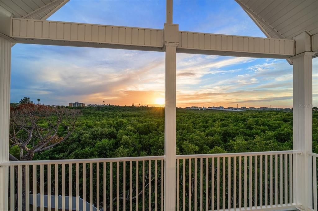 Под контрактом: $1,299,000 (4 спален, 2 ванн, 2846 Квадратных фут)