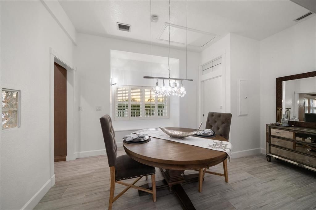 Под контрактом: $1,299,000 (4 спален, 2 ванн, 2846 Квадратных фут)