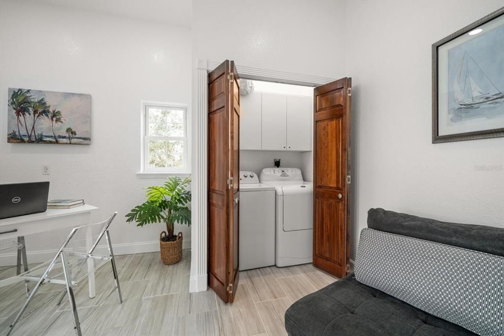 Под контрактом: $1,299,000 (4 спален, 2 ванн, 2846 Квадратных фут)