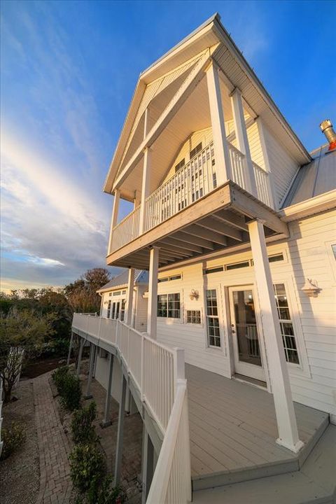 Под контрактом: $1,299,000 (4 спален, 2 ванн, 2846 Квадратных фут)