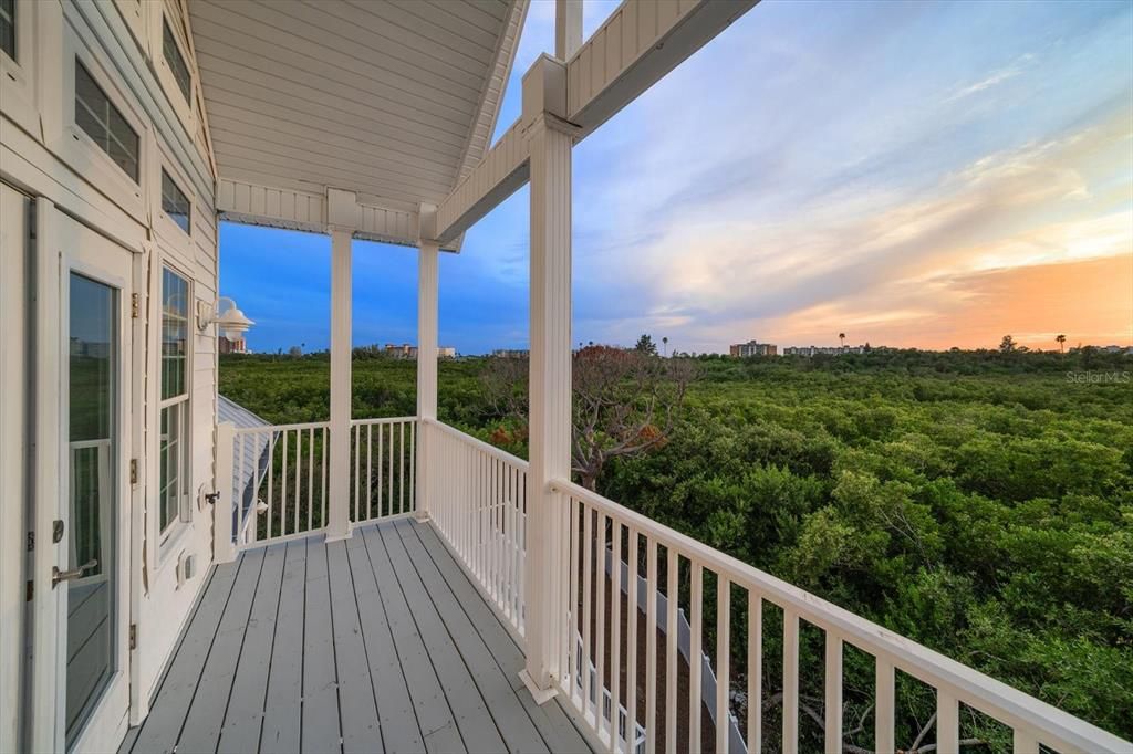 Под контрактом: $1,299,000 (4 спален, 2 ванн, 2846 Квадратных фут)