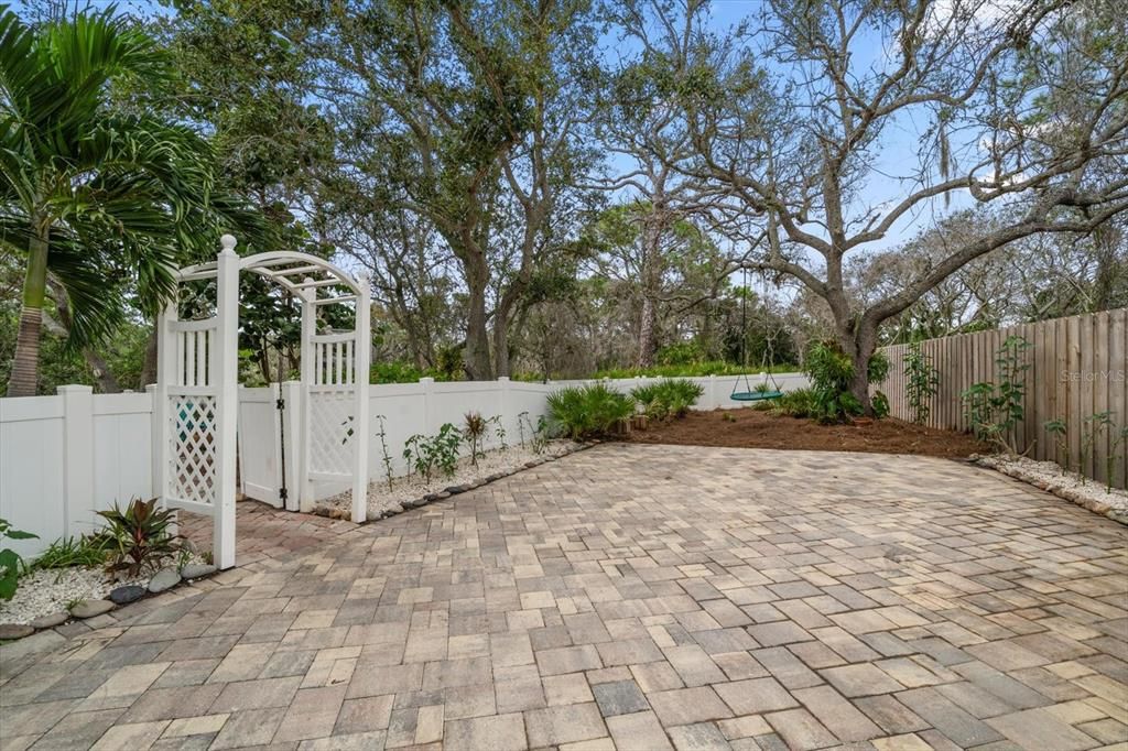 Под контрактом: $1,299,000 (4 спален, 2 ванн, 2846 Квадратных фут)