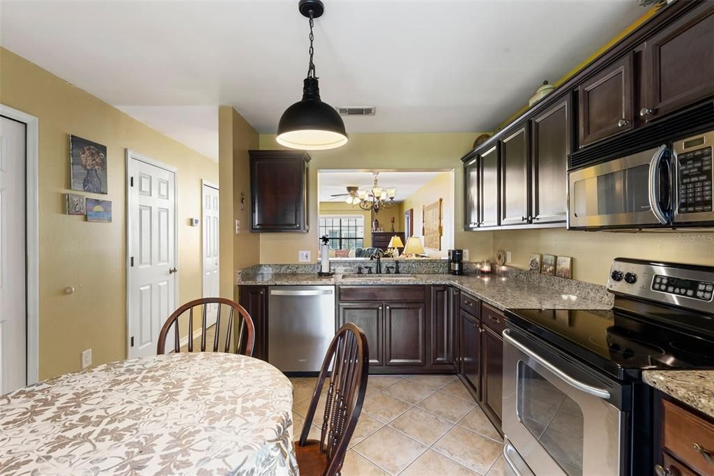 For Sale: $249,000 (2 beds, 2 baths, 1185 Square Feet)