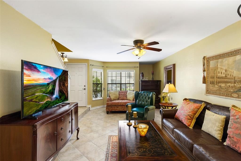 For Sale: $249,000 (2 beds, 2 baths, 1185 Square Feet)