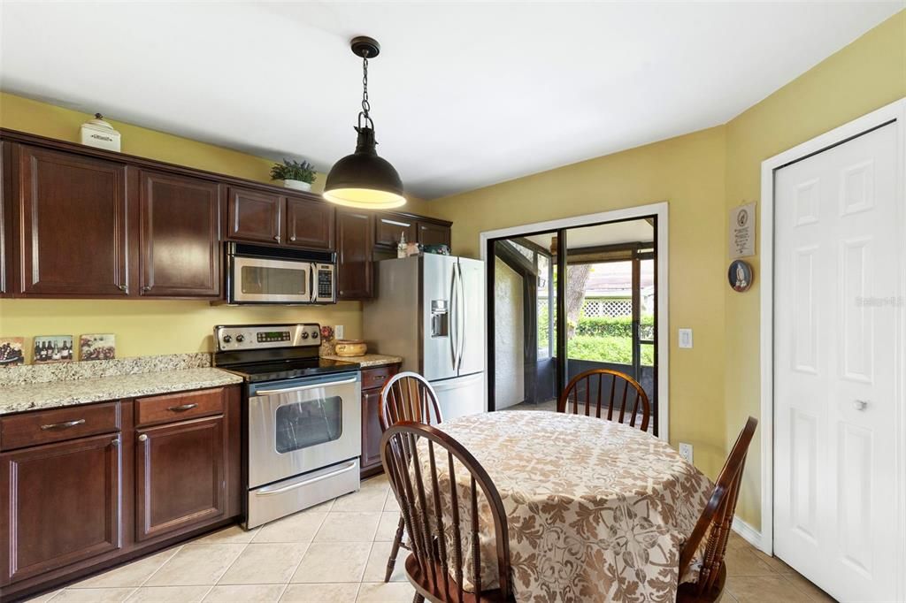 For Sale: $249,000 (2 beds, 2 baths, 1185 Square Feet)