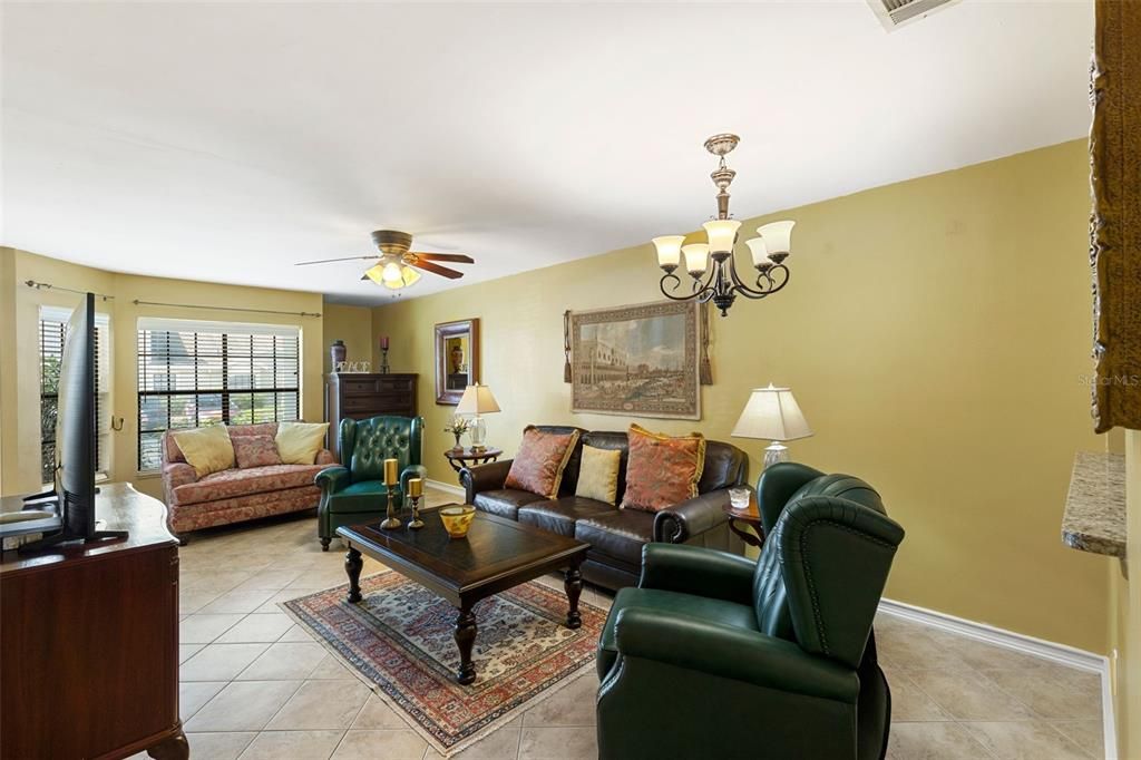 For Sale: $249,000 (2 beds, 2 baths, 1185 Square Feet)