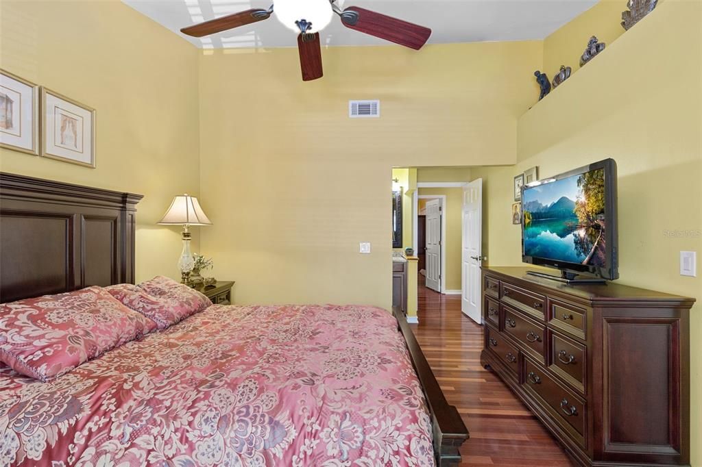 For Sale: $249,000 (2 beds, 2 baths, 1185 Square Feet)