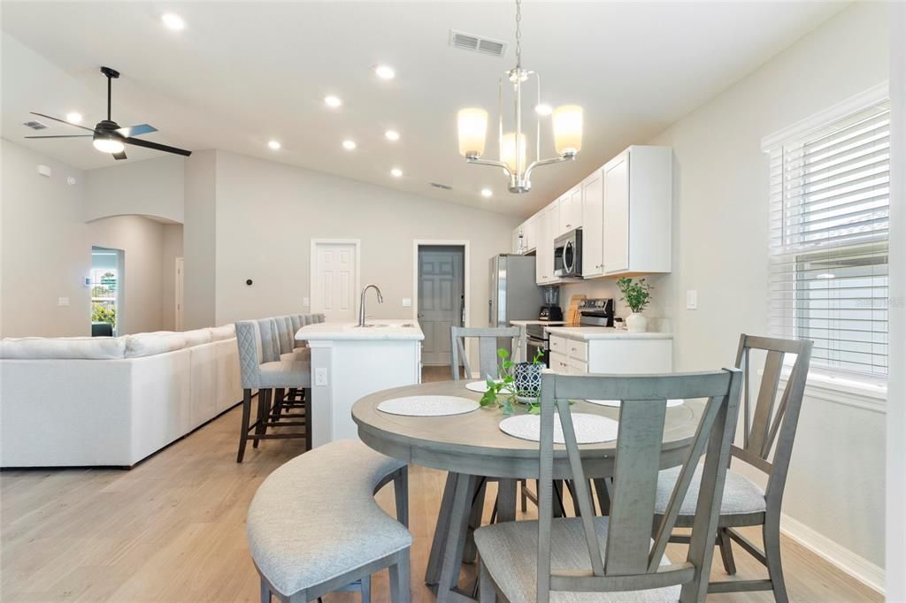 出租: $2,300 (4 贝兹, 2 浴室, 1715 平方英尺)