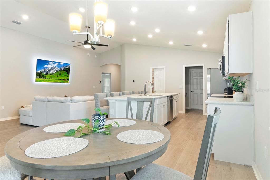 出租: $2,300 (4 贝兹, 2 浴室, 1715 平方英尺)