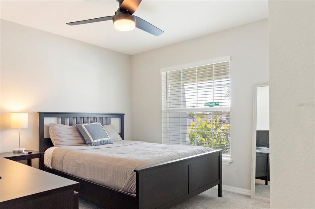 出租: $2,300 (4 贝兹, 2 浴室, 1715 平方英尺)