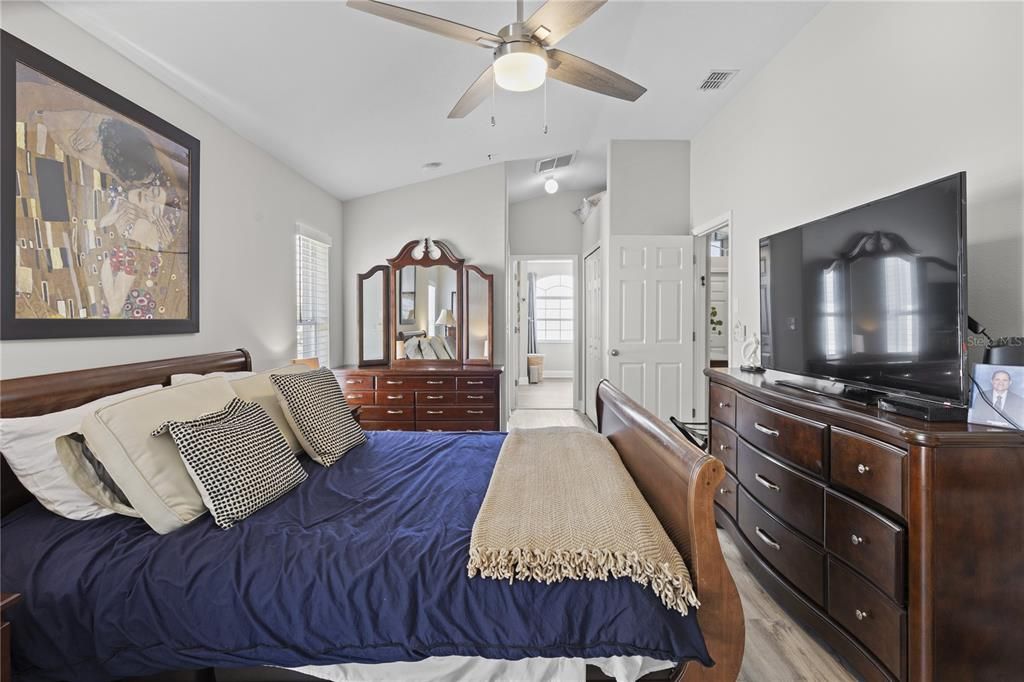 For Rent: $2,750 (3 beds, 2 baths, 1892 Square Feet)