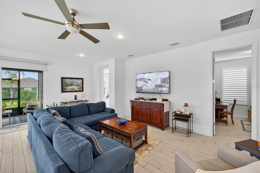 En Venta: $347,790 (2 camas, 2 baños, 1698 Pies cuadrados)