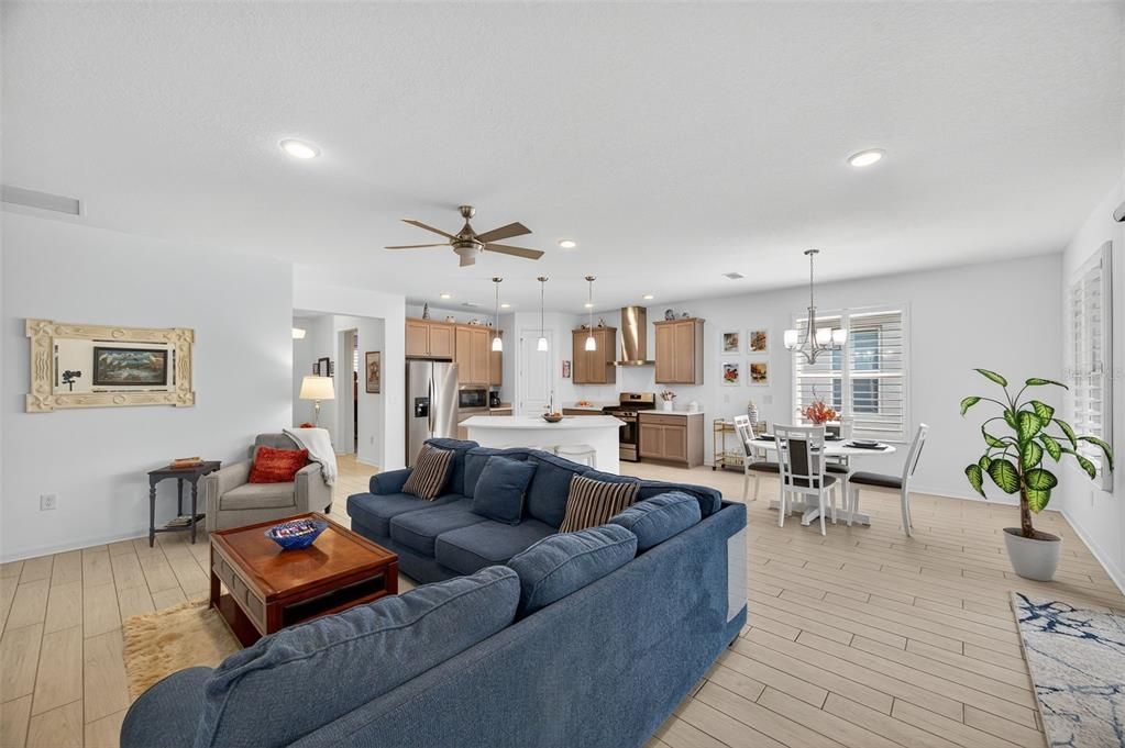 En Venta: $347,790 (2 camas, 2 baños, 1698 Pies cuadrados)