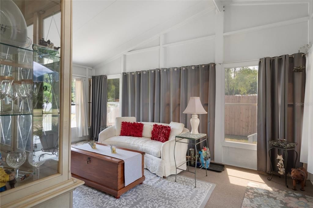 Activo con contrato: $239,000 (3 camas, 2 baños, 1512 Pies cuadrados)