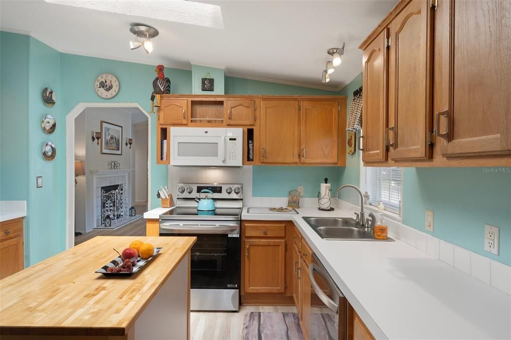 Activo con contrato: $239,000 (3 camas, 2 baños, 1512 Pies cuadrados)