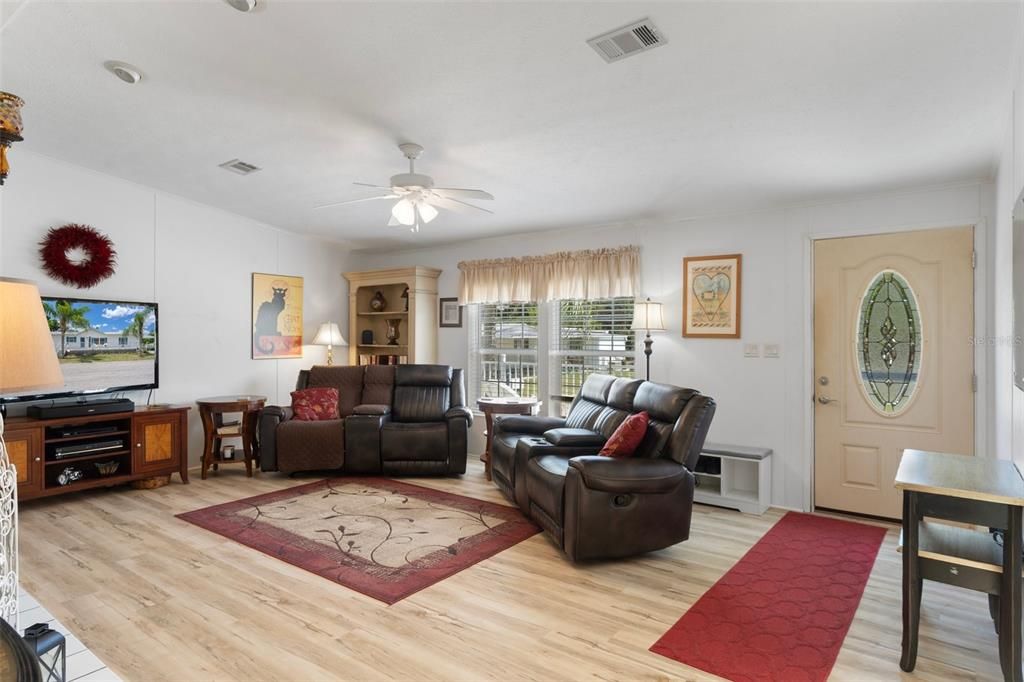 Activo con contrato: $239,000 (3 camas, 2 baños, 1512 Pies cuadrados)