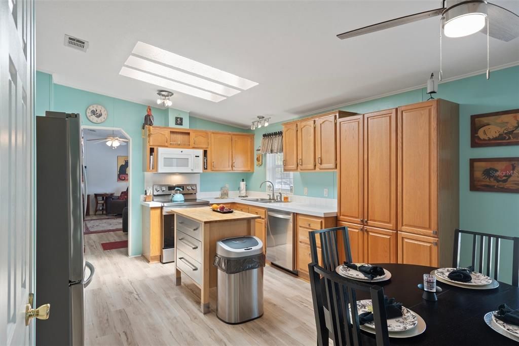 Activo con contrato: $239,000 (3 camas, 2 baños, 1512 Pies cuadrados)