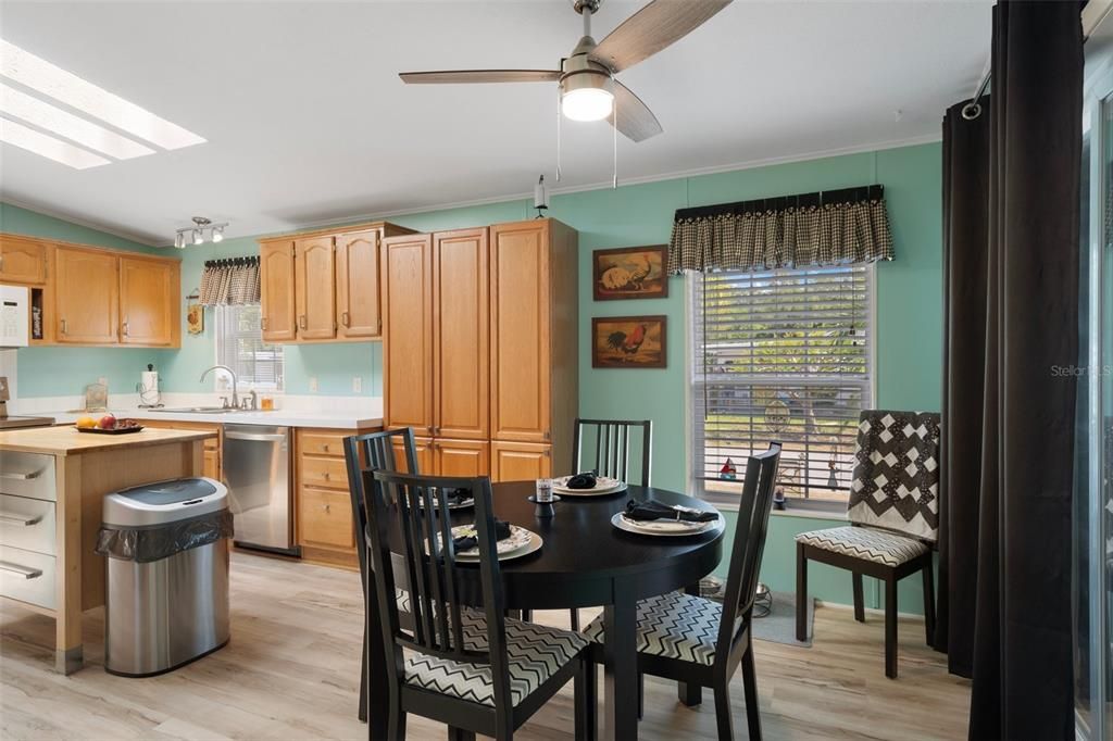 Activo con contrato: $239,000 (3 camas, 2 baños, 1512 Pies cuadrados)