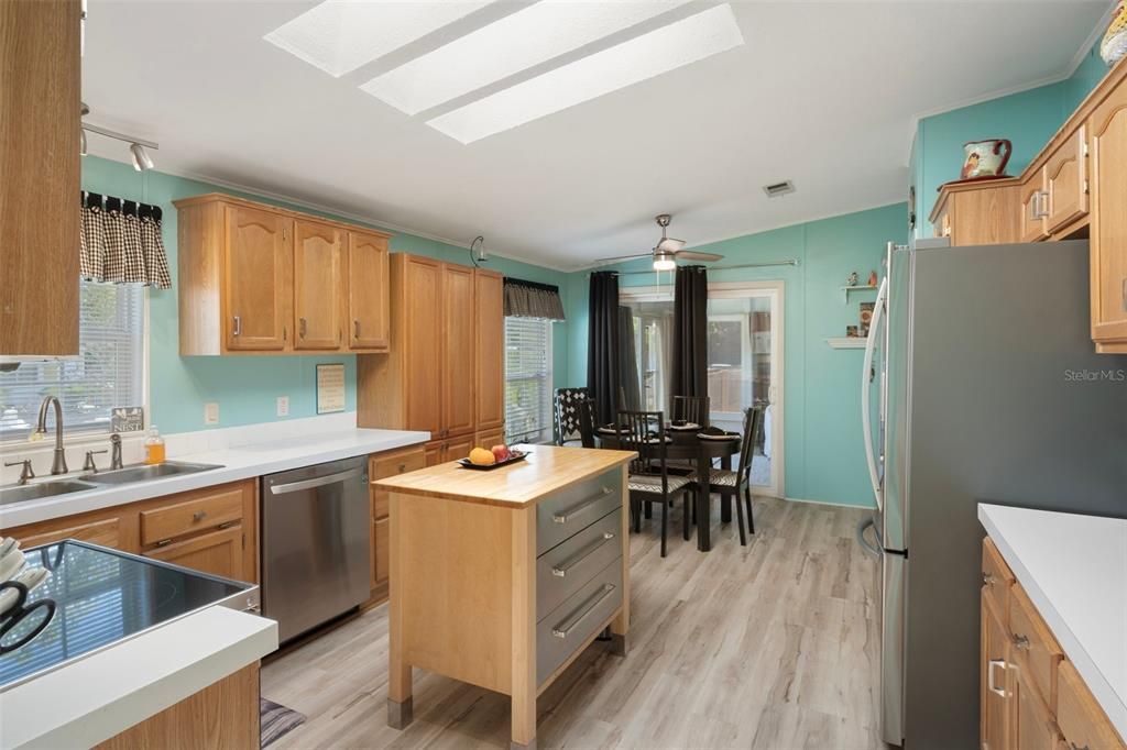 Activo con contrato: $239,000 (3 camas, 2 baños, 1512 Pies cuadrados)