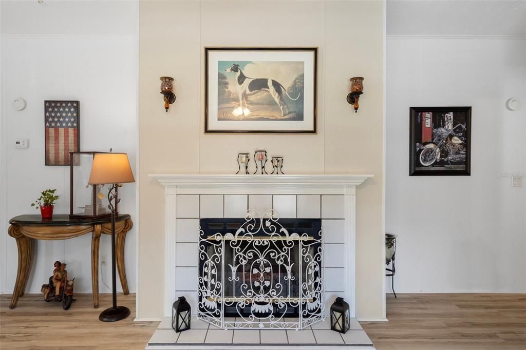 Activo con contrato: $239,000 (3 camas, 2 baños, 1512 Pies cuadrados)