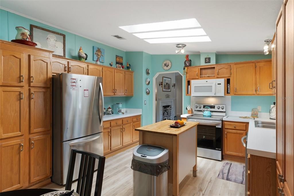 Activo con contrato: $239,000 (3 camas, 2 baños, 1512 Pies cuadrados)