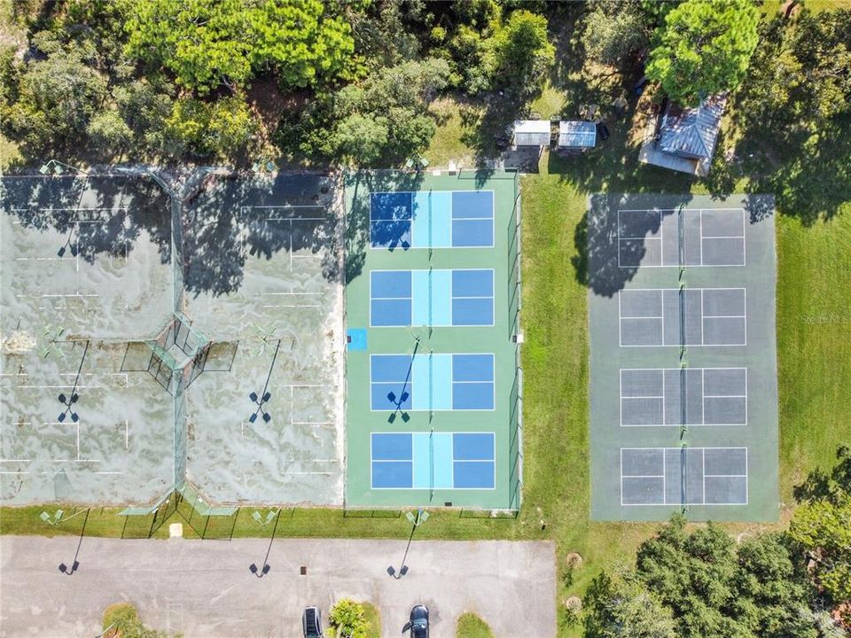 Active With Contract: $350,000 (3 beds, 2 baths, 2254 Square Feet)