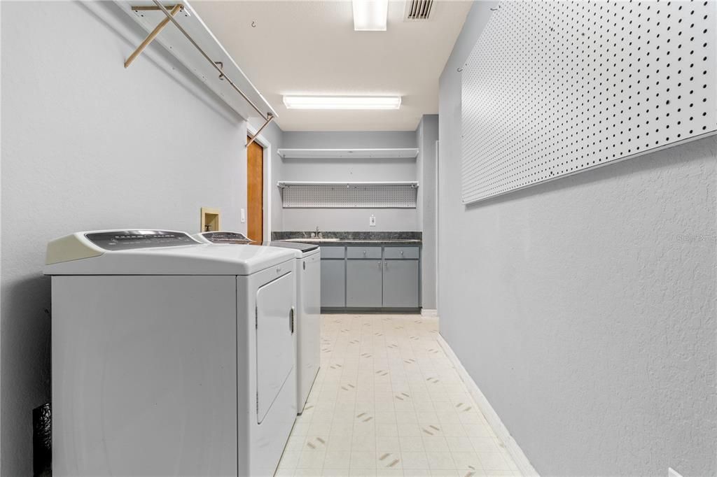 Active With Contract: $350,000 (3 beds, 2 baths, 2254 Square Feet)