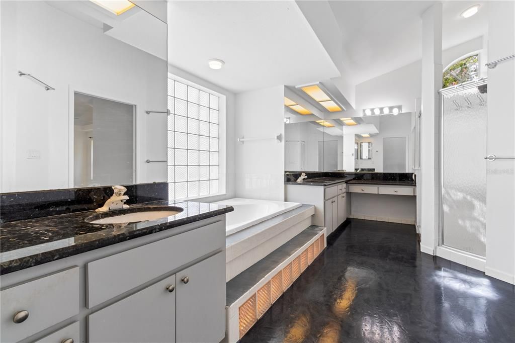 Active With Contract: $350,000 (3 beds, 2 baths, 2254 Square Feet)