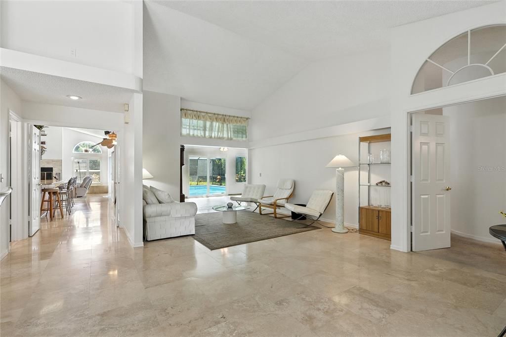 合同活跃: $735,000 (4 贝兹, 2 浴室, 2850 平方英尺)