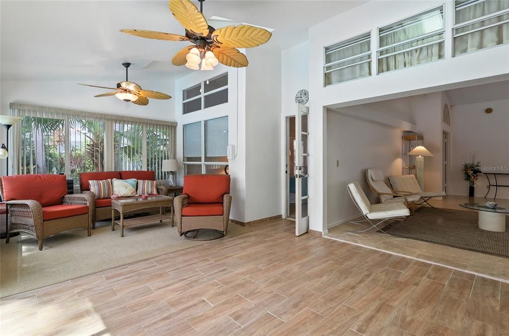 合同活跃: $735,000 (4 贝兹, 2 浴室, 2850 平方英尺)