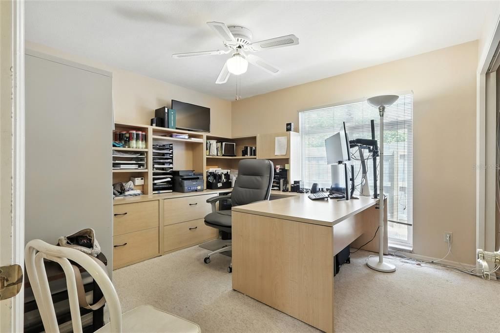 合同活跃: $735,000 (4 贝兹, 2 浴室, 2850 平方英尺)