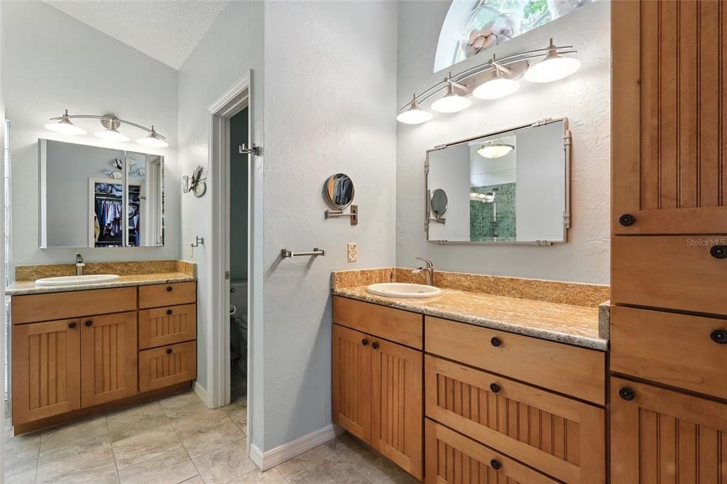 合同活跃: $735,000 (4 贝兹, 2 浴室, 2850 平方英尺)