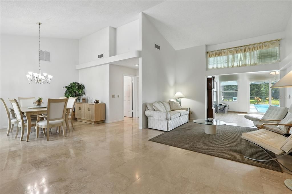 合同活跃: $735,000 (4 贝兹, 2 浴室, 2850 平方英尺)