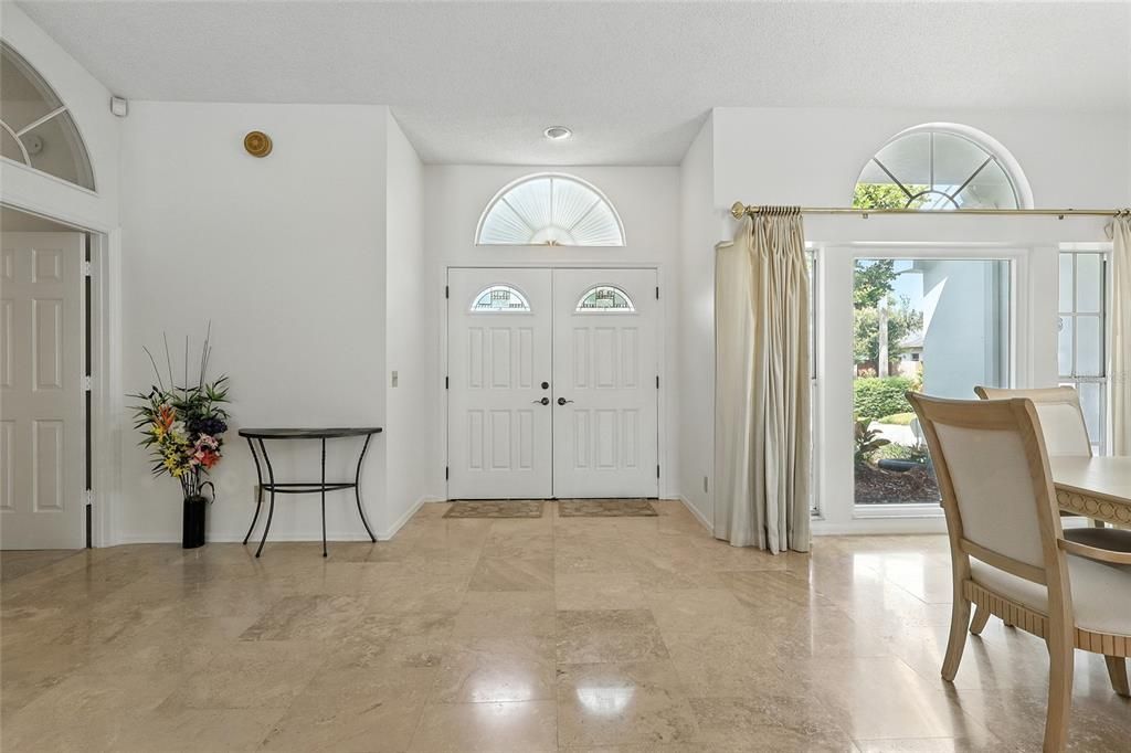 合同活跃: $735,000 (4 贝兹, 2 浴室, 2850 平方英尺)