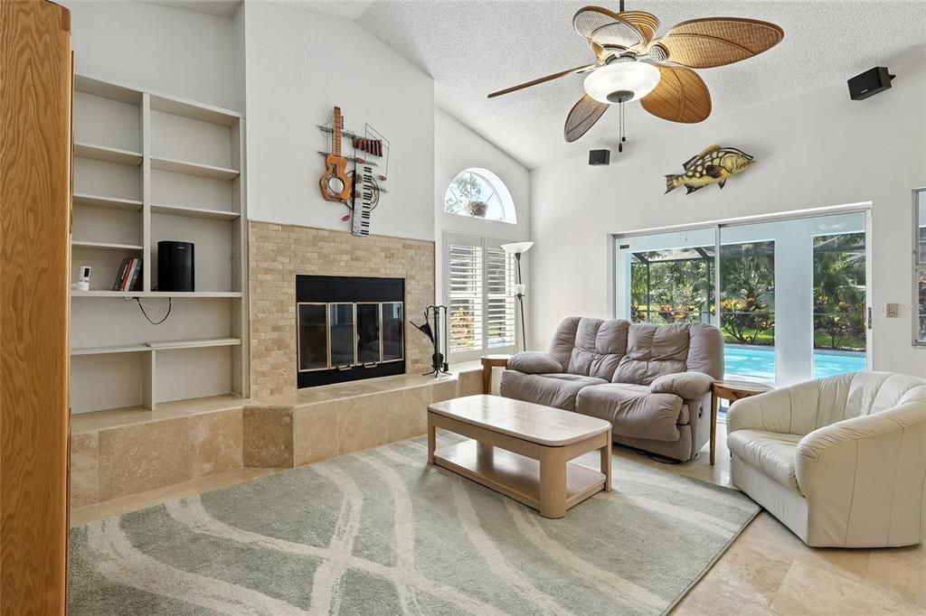 合同活跃: $735,000 (4 贝兹, 2 浴室, 2850 平方英尺)