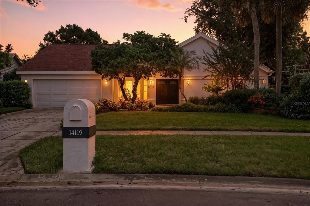 合同活跃: $735,000 (4 贝兹, 2 浴室, 2850 平方英尺)