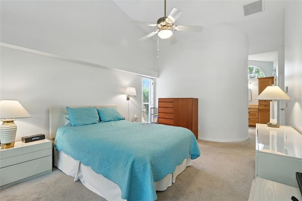 合同活跃: $735,000 (4 贝兹, 2 浴室, 2850 平方英尺)