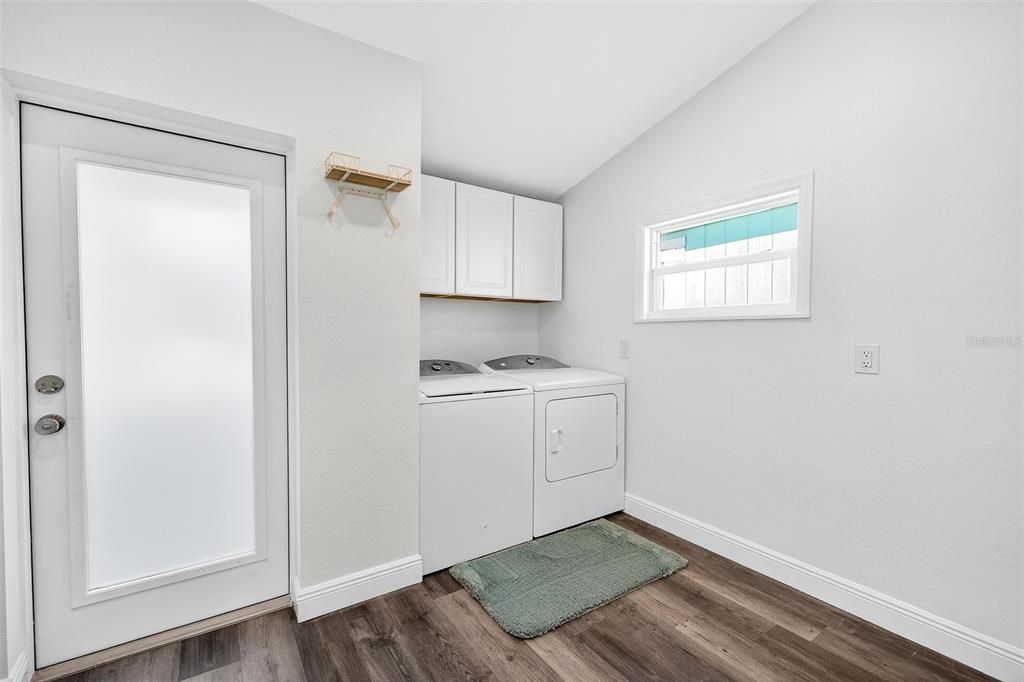 待售: $945,000 (3 贝兹, 2 浴室, 2241 平方英尺)